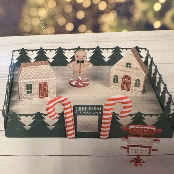 NIB Target Bullseye Ice Skating Rink & Gingerbread Set Tray Props Decor - Picture 3 of 3